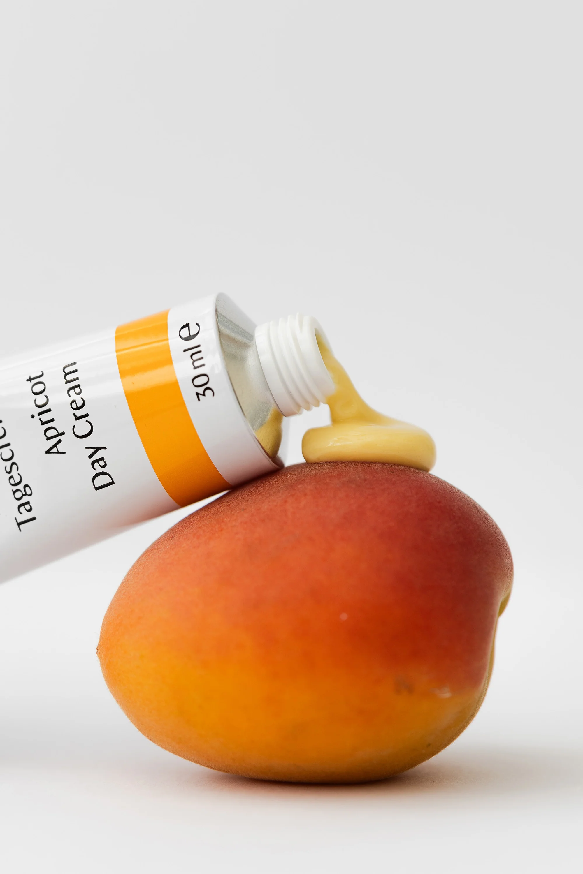 Dr. Hauschka Apricot Day Cream 30ml - Image 4
