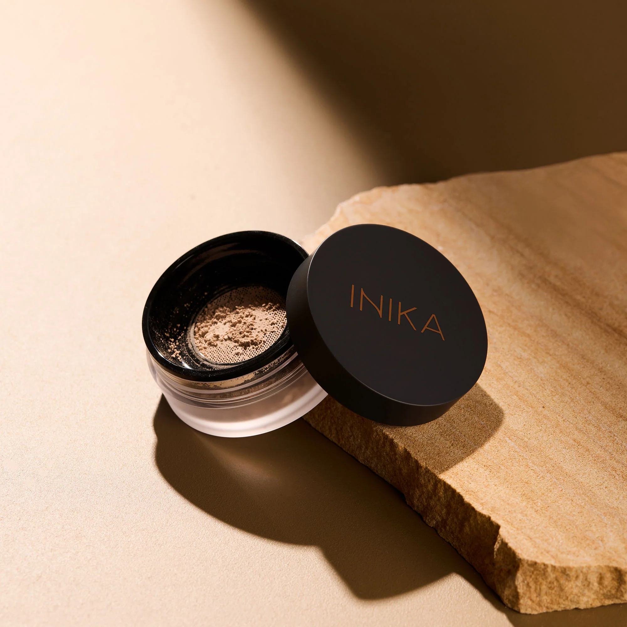 INIKA Loose Mineral Foundation SPF 25 - Unity 8g - Image 5