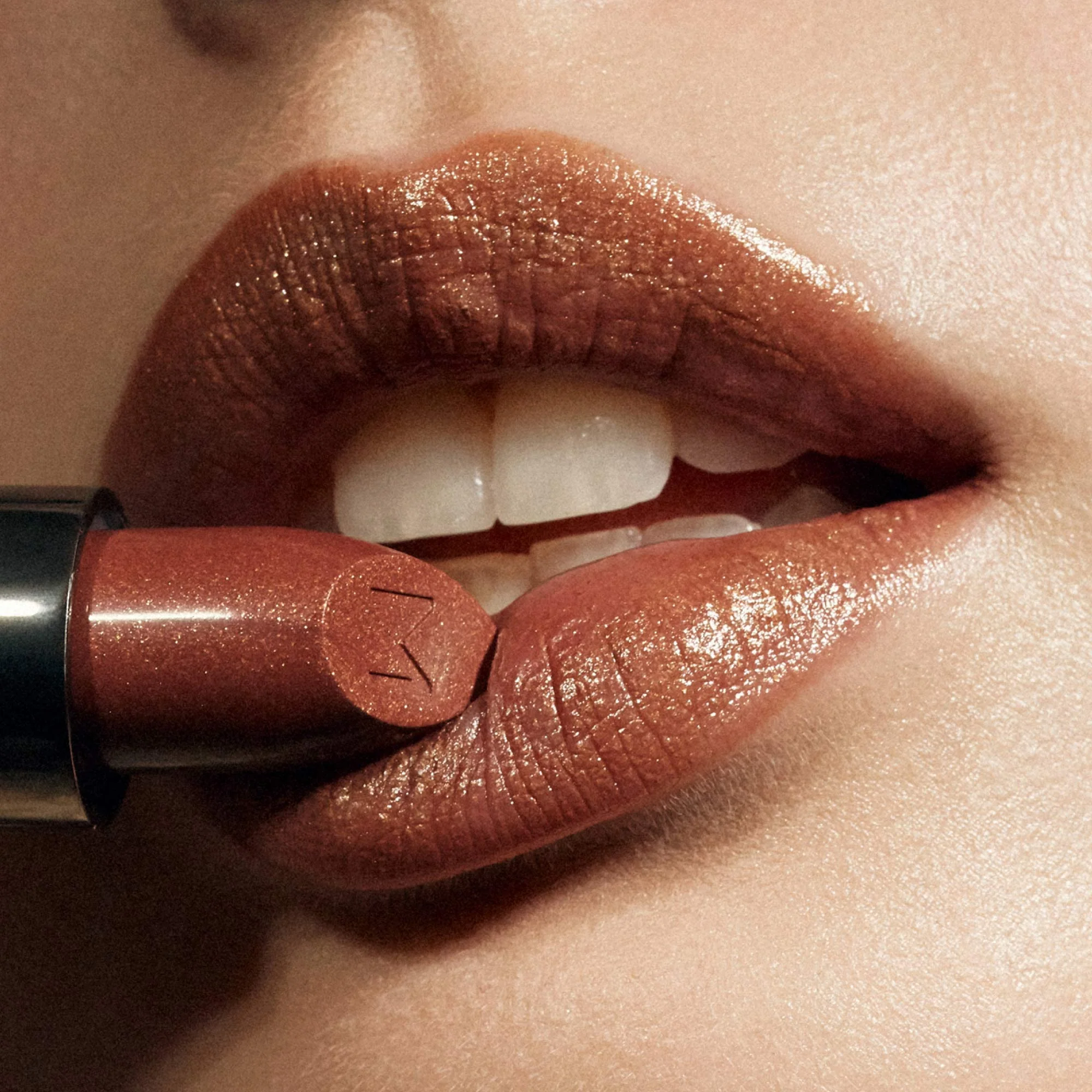 "MADARA DAZZLE NIGHTS Satin Shine Lipstick, #507 RUST" 3.8g - Image 5