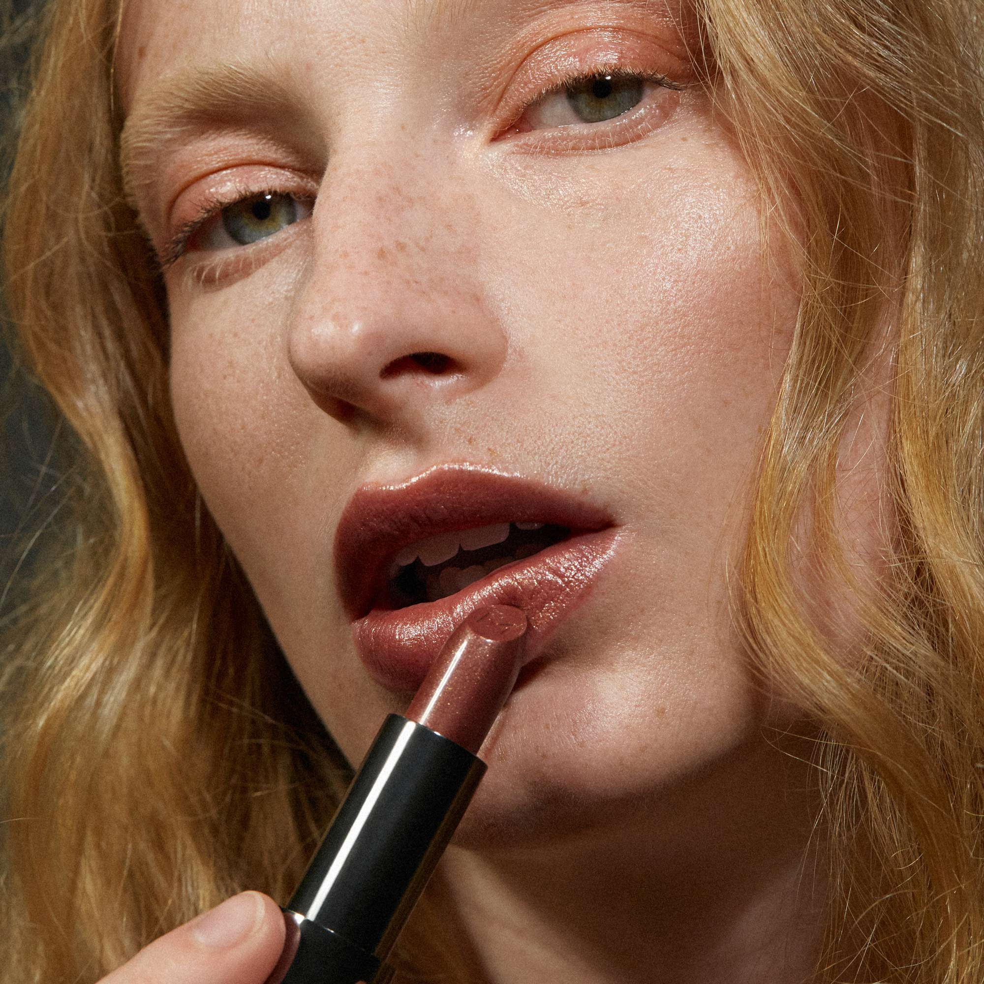 "MADARA DAZZLE NIGHTS Satin Shine Lipstick, #507 RUST" 3.8g - Image 6