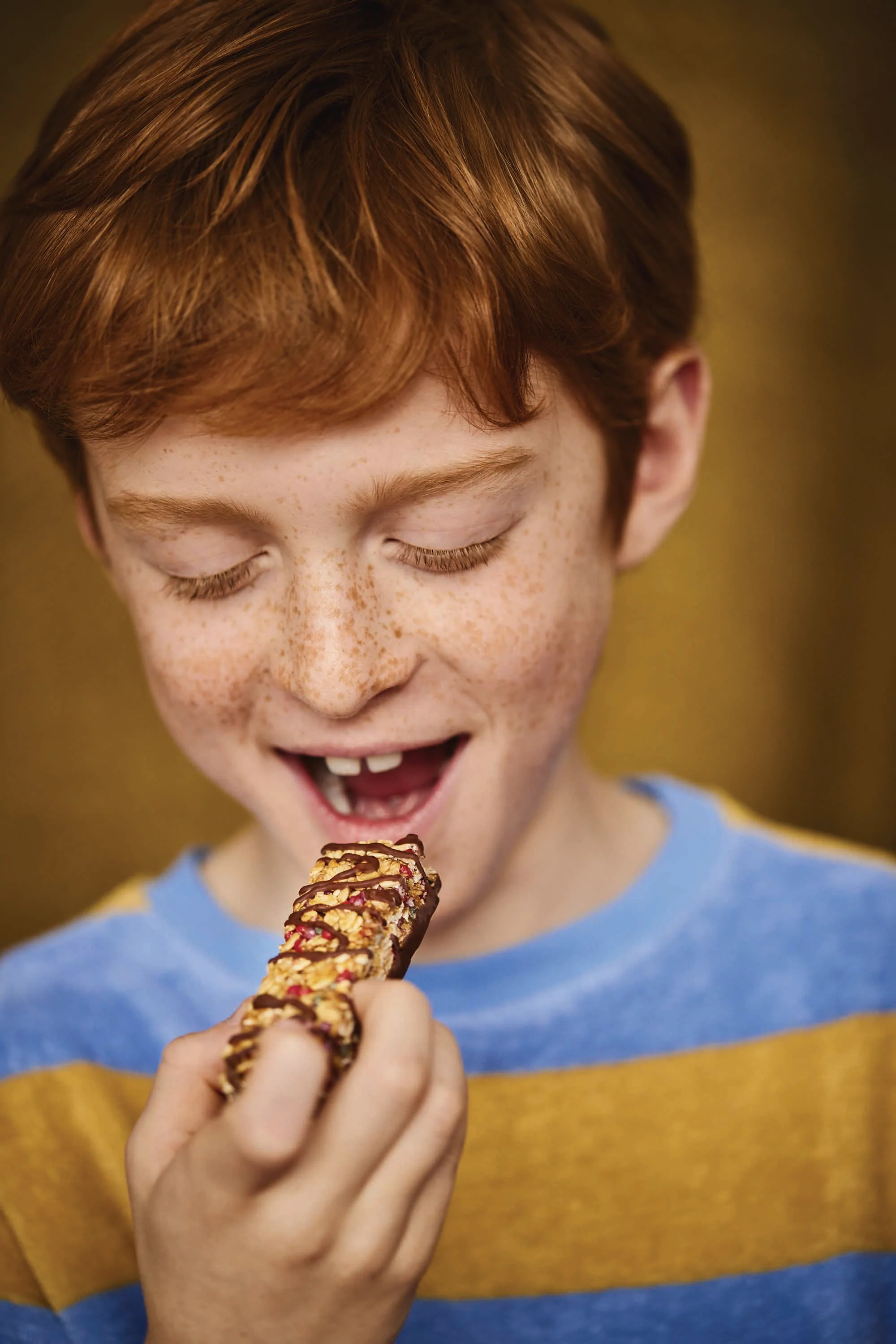 "MadeGood Granola Bar, Chocolate Drizzled Birthday Cake" 5x24g - Image 4