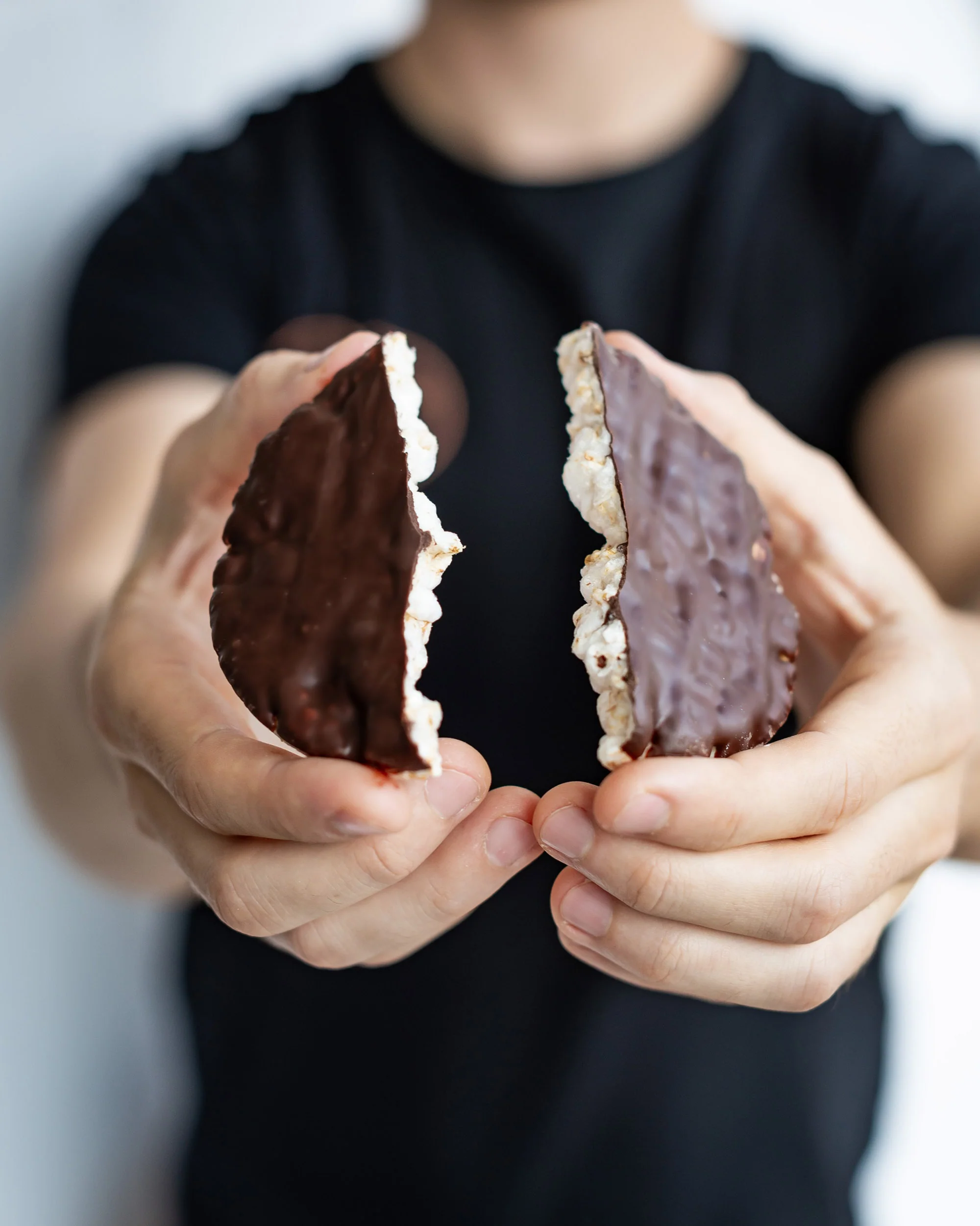 Vilgain Organic Rice Cakes - Dark Chocolate 100g - Image 2